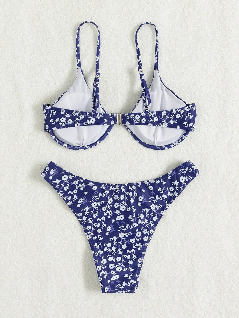Bloemen marineblauwe bikini