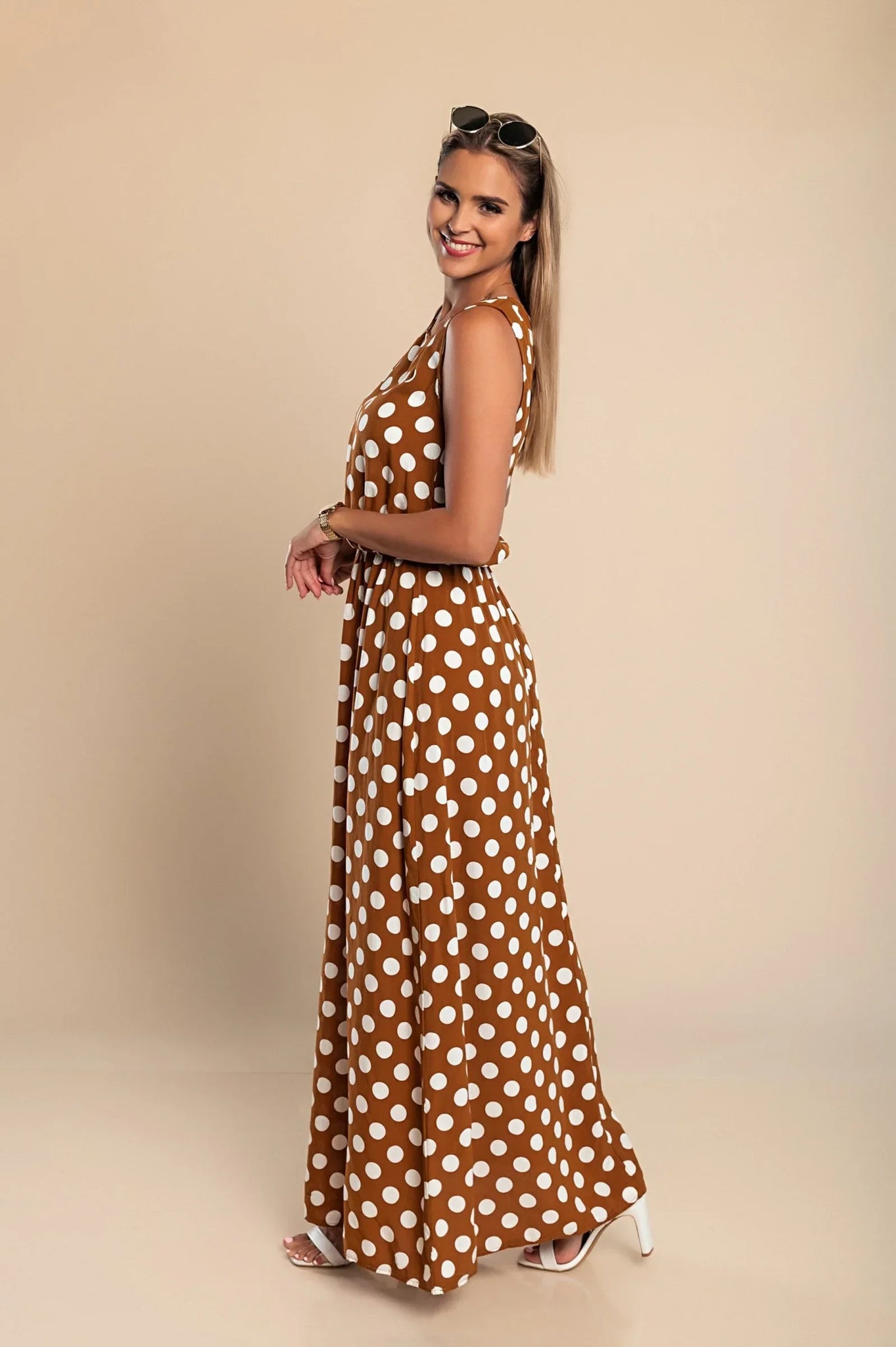 Mouwloze maxi-jurk met stippen